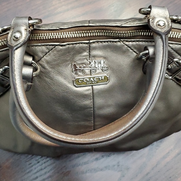 Gently loved COACH shoulder purse 👛 - Picture 2 of 8